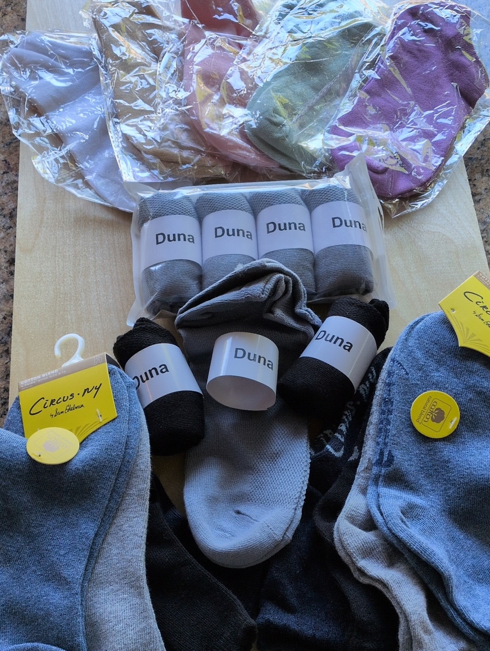Lot Of 20  Pairs  Anklet  Style Socks- Clearance!!!